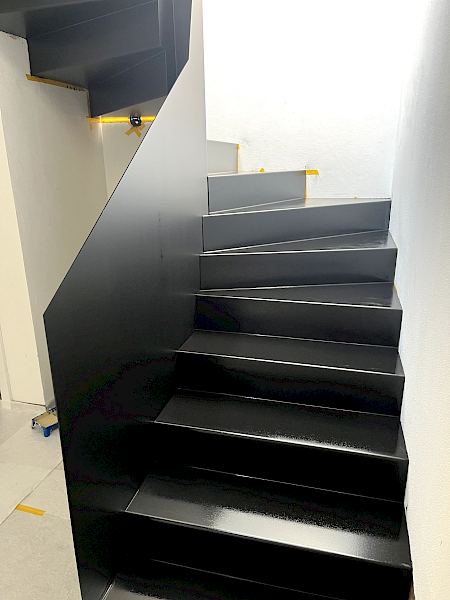 Lackieren einer Stahltreppe in Winterbach