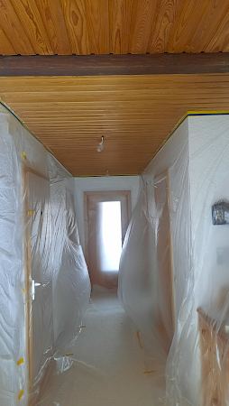 Lackieren einer Holzdecke