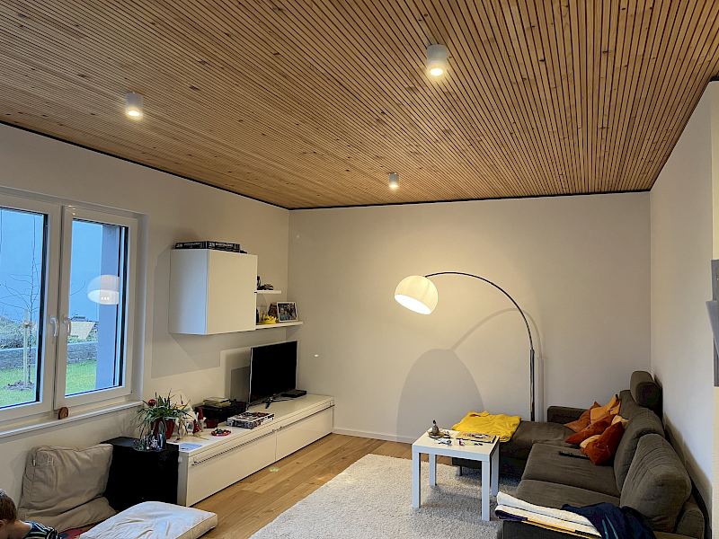 Malerarbeiten in einem Wohnzimmer