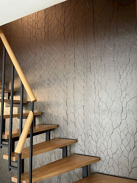 Tapezierarbeiten im Treppenhaus
